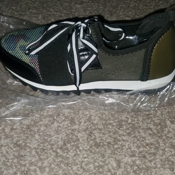 Shoes - Picture 8 of 11